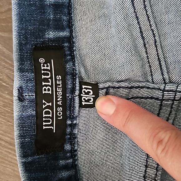 Capris - Picture 3 of 5